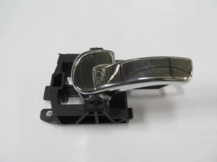 Nissan Qashqai 2007-2013 J10 Arka Kapı İç Açma Kolu Sol Siyah (Elceği Nikelajlı) (Oem No: 80671Jd00E) ürün görseli 1