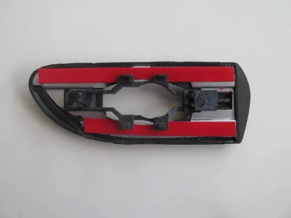 Opel Vectra B 1996-1999 Ön Çamurluk Bandı Sağ (Sinyal Delikli) (Adet) (Oem No:1103168) ürün görseli 1