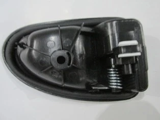 Renault Clio 2002-2004 Ön Kapı İç Açma Kolu Sağ (Pütürlü Siyah) (Adet) (Oem No:7700434717) ürün görseli 1