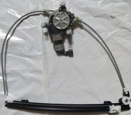 Renault Clio Sedan 1998-2001 Ön Cam Krikosu Sol Elektrikli - Motorlu (Adet) (Oem No:7700842247) ürün görseli 1
