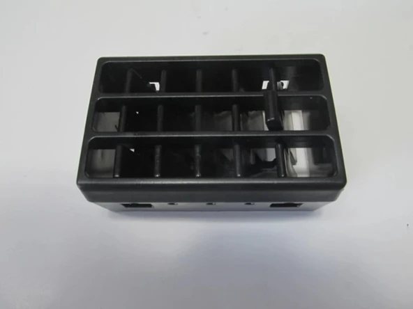 Renault R9 1997-2000 Broadway Ön Göğüs Orta Üfleme Peteği Sağ Difizör (Oem No: 7702257702) ürün görseli 1