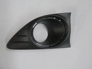 Renault Symbol 2013-2016 Sis Lamba Kapağı Sağ Yuvası Nikelaj Delikli) (Oem No (261528359R)) ürün görseli 1