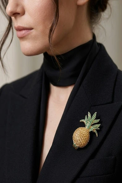 Caş Dekorasyon Altın Renk Ananas Figürlü Taşlı Broş ürün görseli 1