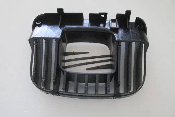 Seat Leon 1999-2005 Ön Panjur Dış (Orta Peteği) (Phıra) (Adet) (Oem No:1M08536517 Serisi C) ürün görseli 1