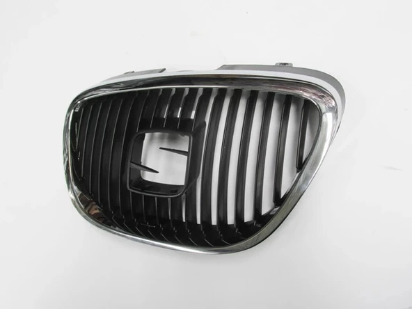 Seat Toledo 2005-2007 Ön Panjur Siyah (Nikelaj Çerçeveli) (Tüv)(Tyg) (Oem No: 5P0853651A9B9) ürün görseli 1