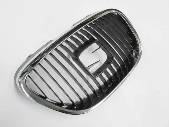 Seat Leon 2005-2009 Ön Panjur Siyah (Nikelaj Çerçeveli) (Tüv)(Tyg) (Oem No:5P0853651A9B9) ürün görseli 1