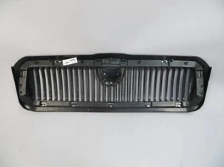Skoda Octavia 1996-2000 Ön Panjur Siyah (Nikelaj Çerçeveli) (Tyg) (Adet) (Oem No:1U853651X2R) ürün görseli 1