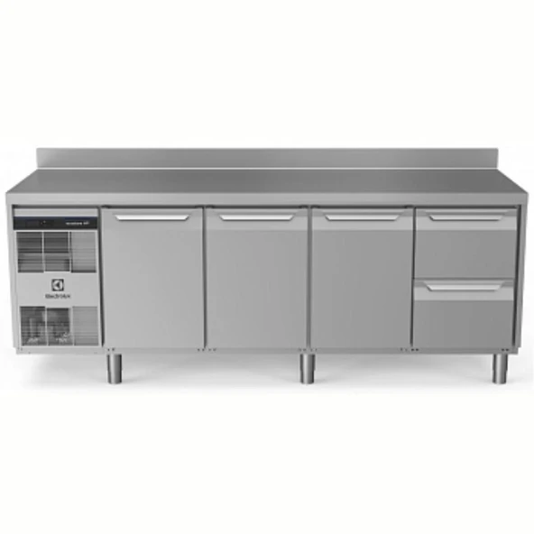 Electrolux Professional Endüstriyel Soğutmalı Tezgah, Sırtlı, "heavy Duty", Aısı304, -2°/+10°c, Dijital, Tropikal - 590 Lt, 3 Kapılı + 2x½ Çekmeceli EH4H3AAAB ürün görseli 1