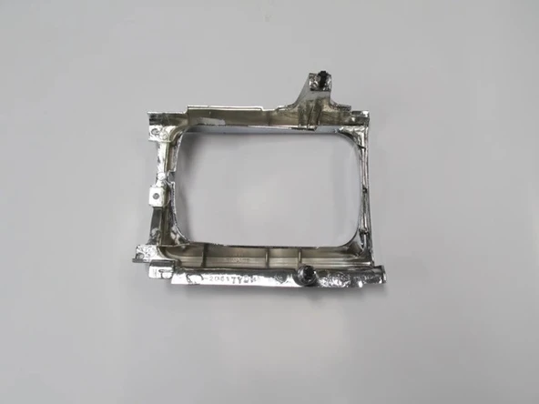 Toyota Hilux 1985-1989 Far Çerçevesi Sağ Nikelajlı (Adet) ürün görseli 1