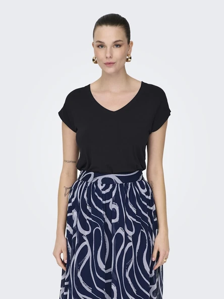 Only   ONLRILLA S/S V-NECK TOP JRS Kadın Siyah T-Shirt - 15315776 ürün görseli 1