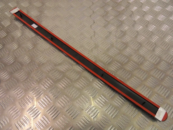 Volkswagen Caddy 1996-2010 Arka Kapı Bandı Sol (Pleksan) (Adet) (Oem No:2K0853535E9B9) ürün görseli 1