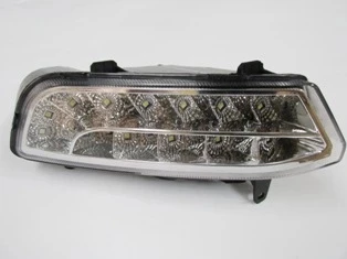 Volkswagen Polo 6 2014-2017 Sis Lambası Sağ Ledli (Famella) (Oem No: - ) ürün görseli 1