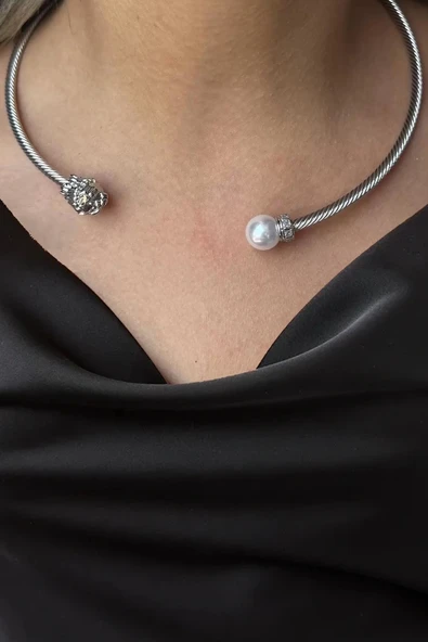 Caş Dekorasyon Gümüş Renk Aslanlı İncili Metal Choker Kolye ürün görseli 1