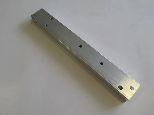 Mercedes Gla - X156 2014-2017 Class Ön Panel Bağlantı Braketi Sağ (Büyük) (Oem No: 2466280229) ürün görseli 1