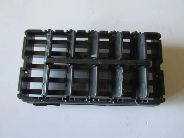 Fiat Tipo 1993-00 Ön Göğüs Yan - Orta Üfleme Peteği Sağ - Sol Aynı (Adet) (Difizör) (Oem No: 181479180) ürün görseli 1