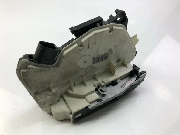 Volkswagen Tiguan - Passat - Cc 2008-2018 Kapı Kilidi - Ön Sağ (Oem No: 5N0839016D) ürün görseli 1