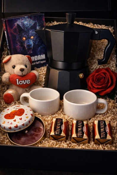 Sevgiliye Özel Kahve Hediye Seti  Siyah Moka Pot (3 Cup), 2'li Fincan, Kurtadam Oyunu ve Kokulu Mum ürün görseli 1