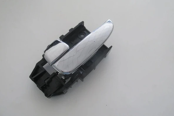 Hyundai Elantra 2004-2007 Ön Kapı İç Açma Kolu Sol Nikelajlı (Oem No: 83610-2D000Ca) ürün görseli 1