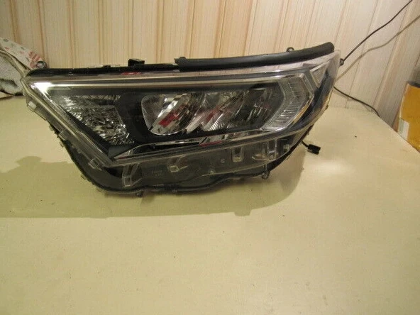 Toyota Rav4 (2019 Yılında Çıkan Kasa) Far Sol (H5) (Oem No: 81185-42840) ürün görseli 1