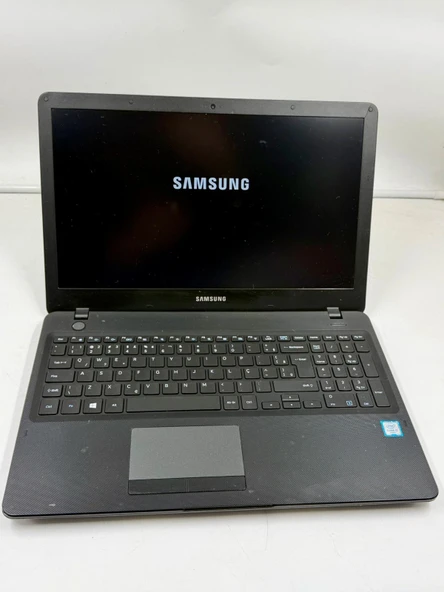Samsung NP300ESL İ3-6006U İşlemci 12 Gb Ram 128 Gb  SSD W10/Pro 15.6" Dizüstü Bilgisayar ( OUTLET ) ürün görseli 1