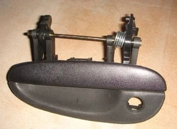 Chrysler Neon - 1995-1999 Ön Kapı Dış Açma Kolu Sağ (Boyanır Tip Siyah) (Hushan) Oem No: (Kr64Pch) ürün görseli 1