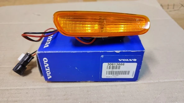 Volvo S40-V40 1998-2000 Çamurluk Sinyali Sağ (Oem No:30613666) ürün görseli 1