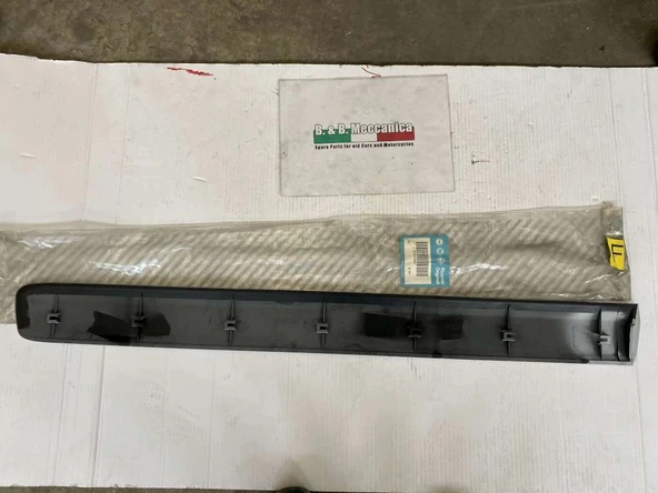 Fiat Doblo 3 (2009 Yılında Çıkan Kasa) Kapı Bandı Ön Sol Klipsli (Oem No:735416683) ürün görseli 1