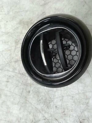 Renault Clio Iv-Captur-Trafic Iıı 2012- Torpido Havalandırma Izgarası  (Oem No:687606325R) ürün görseli 1