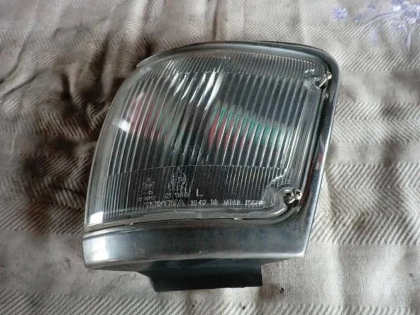 Toyota 4 Runner (Rn1) 43923 1992-1995 Sinyal Lambası Sol Nikelaj (Oem No:8162035180) ürün görseli 1