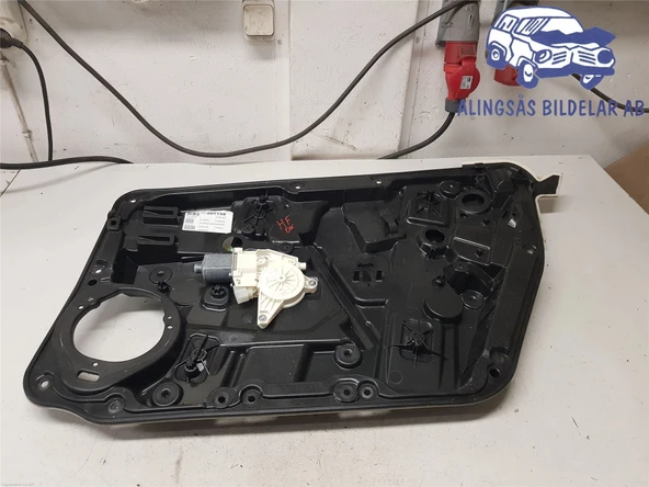 Mercedes  156 176 2012- Cam Krikosu Ön Sağ  (Oem No:A1767200279) ürün görseli 1