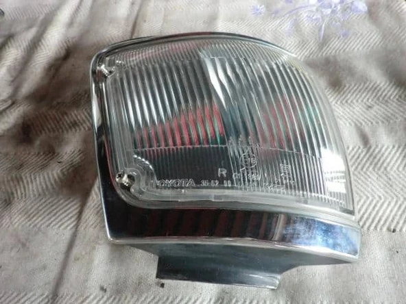 Toyota 4 Runner (Rn1) 43923 1992-1995 Sinyal Lambası Sağ Nikelaj (Oem No:8161035180) ürün görseli 1