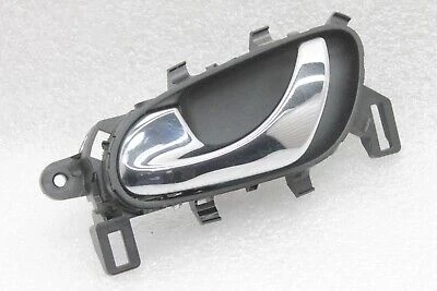 Nissan Qashqai 2014-2021 Kapı Kolu İç Siyah Ve Nikelaj Arka Sol (Oem No:806714Ea1A) ürün görseli 1