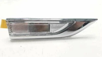 Volkswagen Caddy 2015-2018 Çamurluk Sinyali Sağ Beyaz (Nikelaj Çerçeveli) (Oem No:2K5949102A) ürün görseli 1