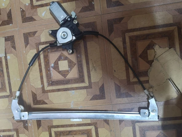 Peugeot 405 Cam Krikosu Ön Sol 2 Pinli Elektrikli Motorlu ürün görseli 1