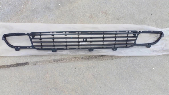 Opel Zafira 1999-2004 Ön Tampon Panjuru Delikli (Oem No: 90597503) ürün görseli 1