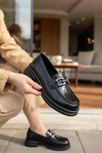 noch Kadın Antik Gümüş Köprü Tokalı Pürüzsüz Deri Dokulu Comfort Loafer ürün görseli 1