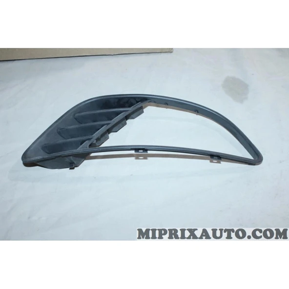 Ford Fiesta 2002-2005 Ön Tampon Sis Lamba Delikli Sağ (Oem No: 2S6119952Cczca4) ürün görseli 1