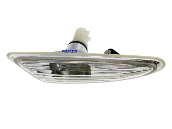 Bmw X3 2004-2010 Ön Çamurluk Sinyali Beyaz Sağ (Oem No: 63133418448) ürün görseli 1