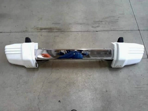 Mitsubishi Pajero Ön Tampon Orta Nikelaj 1991-1996 (Oem No:  Mb679560) ürün görseli 1