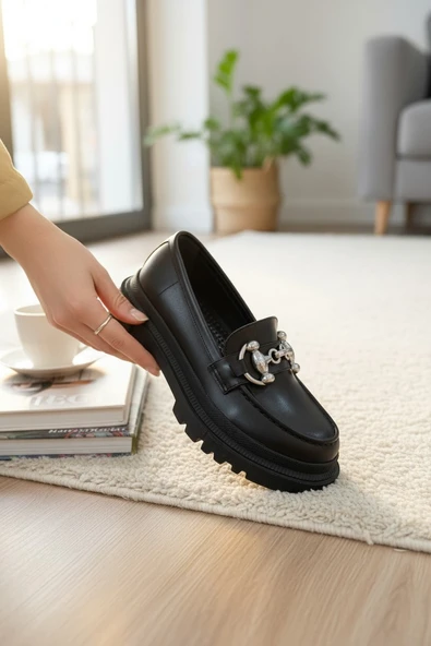 Enoch Kadın Gümüş Küre Detaylı At Nalı Tokalı Chunky Taban Loafer ürün görseli 1