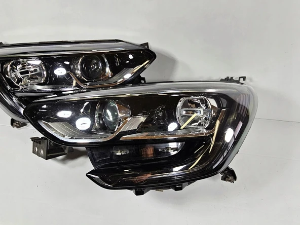 Renault Megane Ön Far Eltouch Sağ 2016- (Oem No:  260102686R) ürün görseli 1