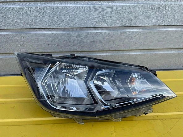 Seat İbiza Ön Far Elektrikli Motorlu Gündüz Ledli Sağ 2017- (Oem No:  6F1941016B) ürün görseli 1