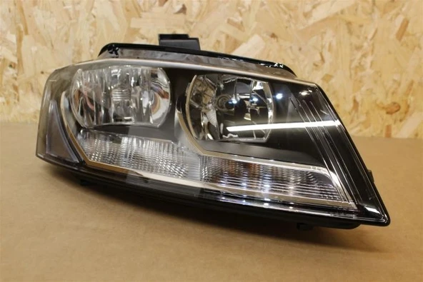Audi A3 (2009 Yılında Çıkan Kasa) Ön Far Elektrikli Motorlu Sağ (Oem No: 8P0941004Bp) ürün görseli 1