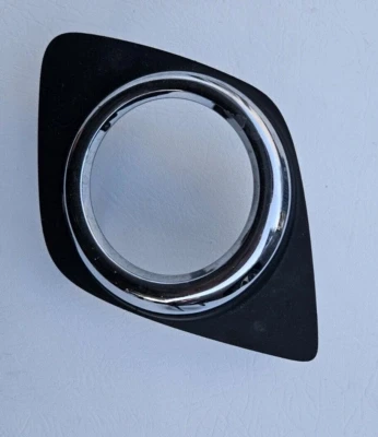 Toyota Rav 4 Ön Sis Lamba Kapağı Delikli Sol 2009-  (Oem No:  5212842060) ürün görseli 1