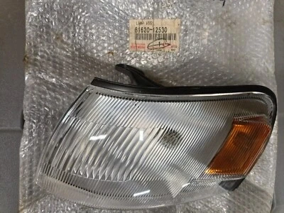 Toyota Corolla Ön Sinyal Sarı Sağ 1992-1994 (Oem No:  8162012530) ürün görseli 1