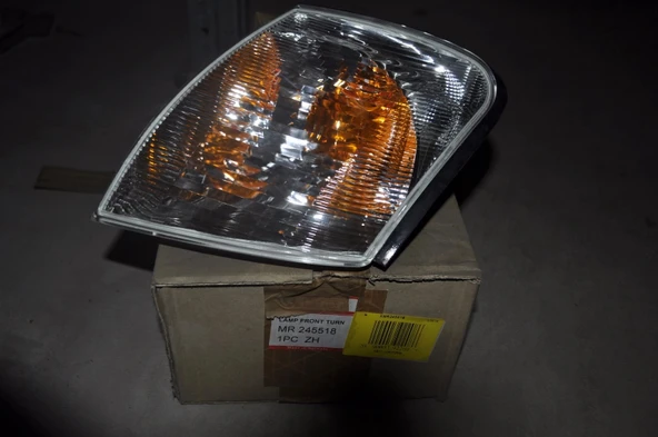 Mitsubishi Space Star Ön Sinyal Sağ 1999-2000 (Oem No: Mr245518) ürün görseli 1