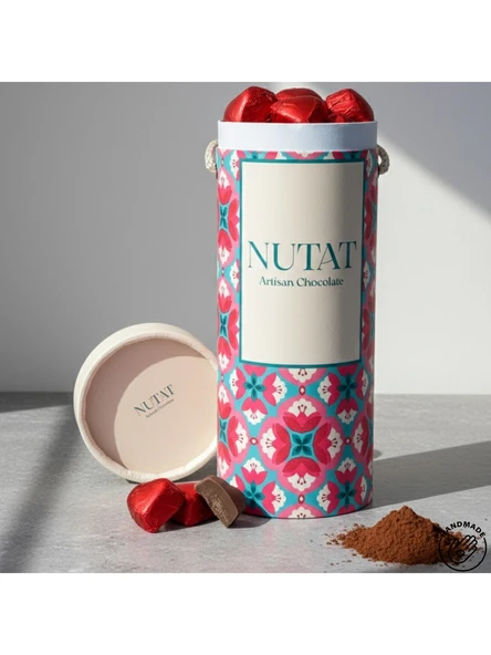 Nutat 700 gr Fındık Kremalı Kalp Sütlü Çikolata - Özel Tasarım Büyük Boy Silindir Kutu ürün görseli 1