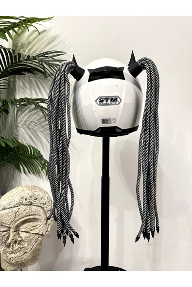 Butik Motor & Motosiklet 3d Baskı Siyah Şeytan Boynuzlu Gri Örgülü Çift Saç Kask Dış Aksesuarı ürün görseli 1