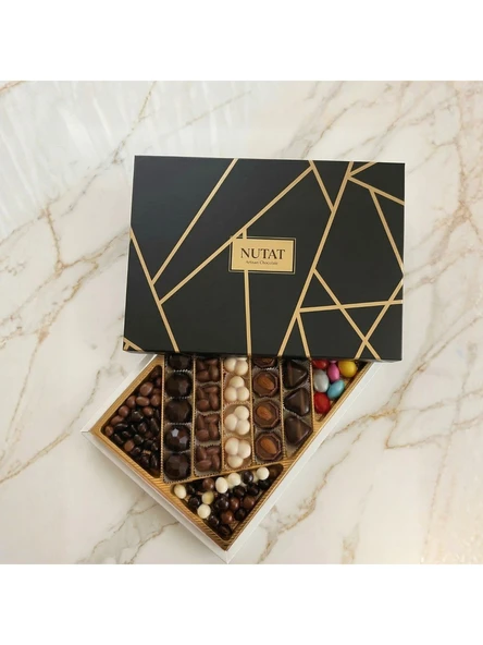Nutat 580GR Mega Spesiyal Hediye Kutusu - Dubai, Hurma ve Karışık Gurme Draje Seçkisi Gold Siyah ürün görseli 1