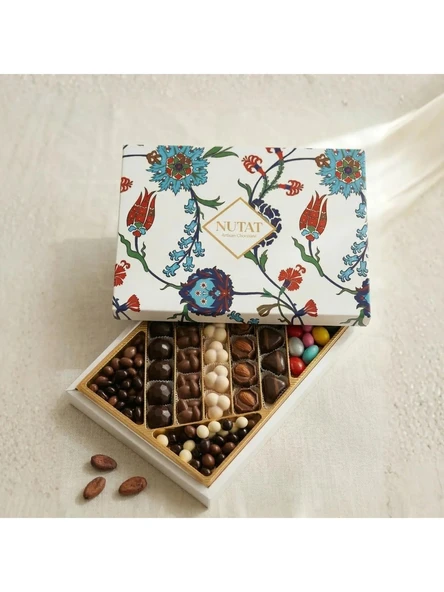 Nutat 580 gr Premium Spesiyal Çikolata & Karışık Draje Kutusu Türk Motif ürün görseli 1